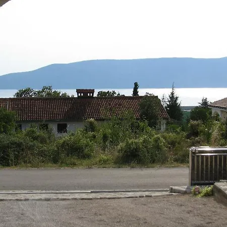 Pinija Pinezići